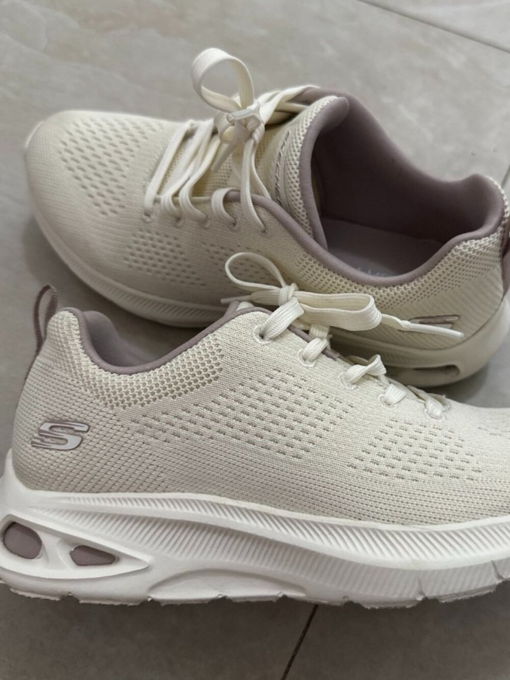 Skechers women's memory foam sneakers size 7.0